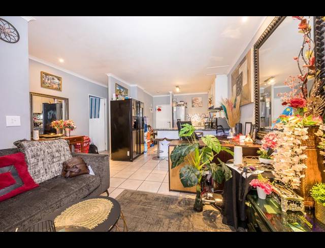 2 BEDROOM APARTMENT FOR SALE IN TOWNSEND ESTATE